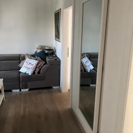 Central White Apartman